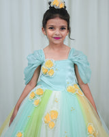 Draped raglan sleeve