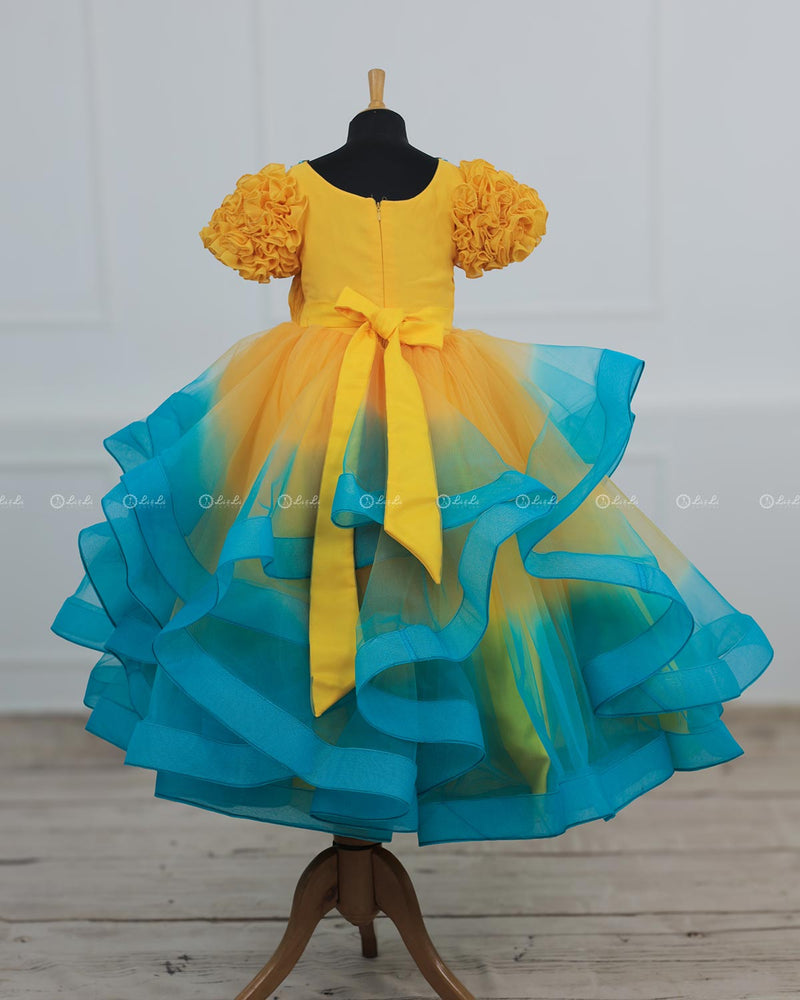 Sunny Refreshing Aqua - Yellow And Sea Blue Ombre Shaded Twirled Party www.liandli.in Sunny Refreshing Aqua - Yellow And Sea Blue Ombre Shaded Twirled Party www.liandli.in