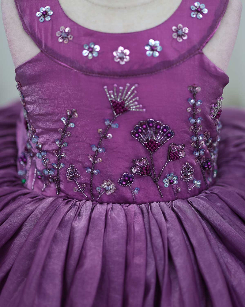Fendi Sleeveless Umbrella Gown Embroidery Leaf & Flower Calf Length Fr –  www.liandli.in