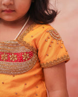 Fitted raglan sleeve